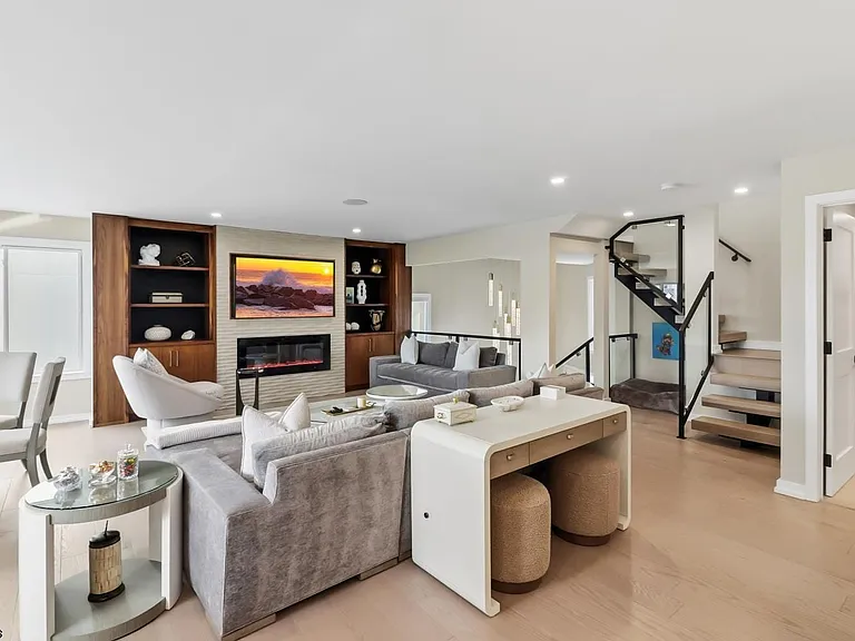 302 N Nassau Ave — Photo 17