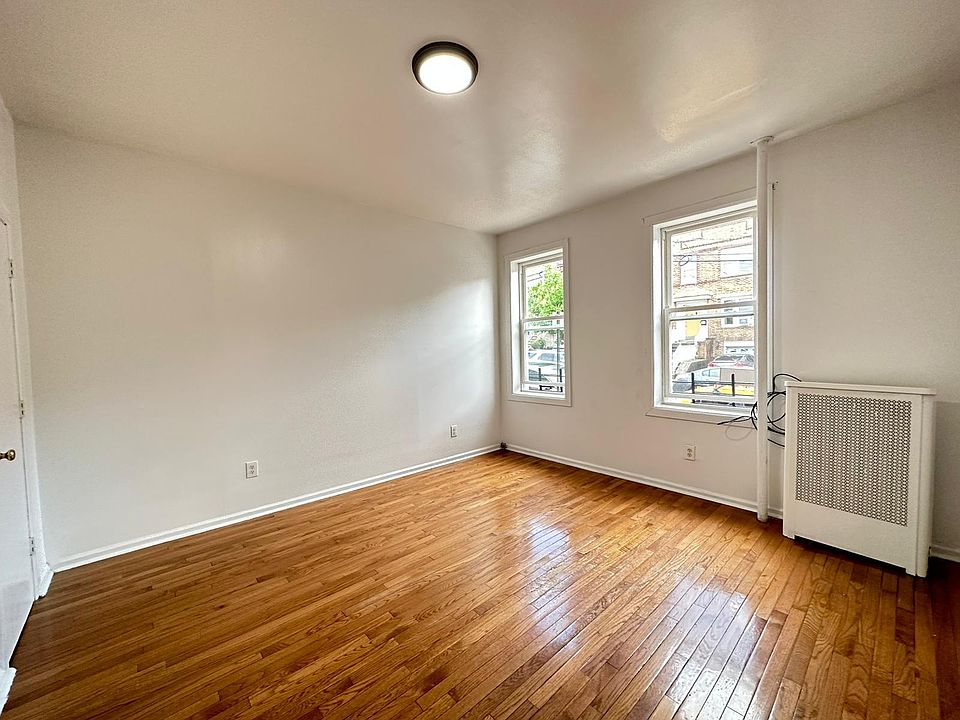 2nd image of 155 W 29th St #14D