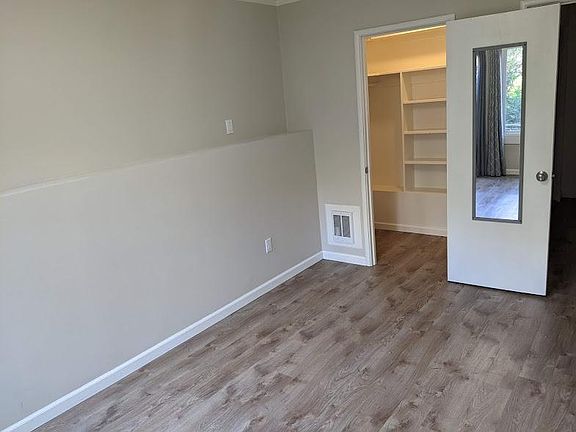 4th image of 1348A Broadway St
