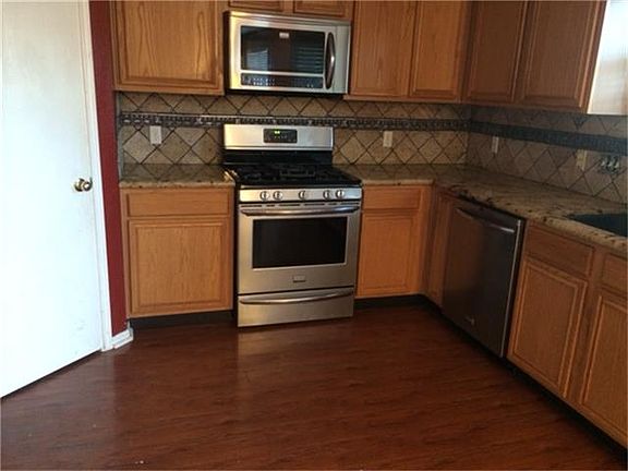 2nd image of 3118 Greenbriar Springs Dr