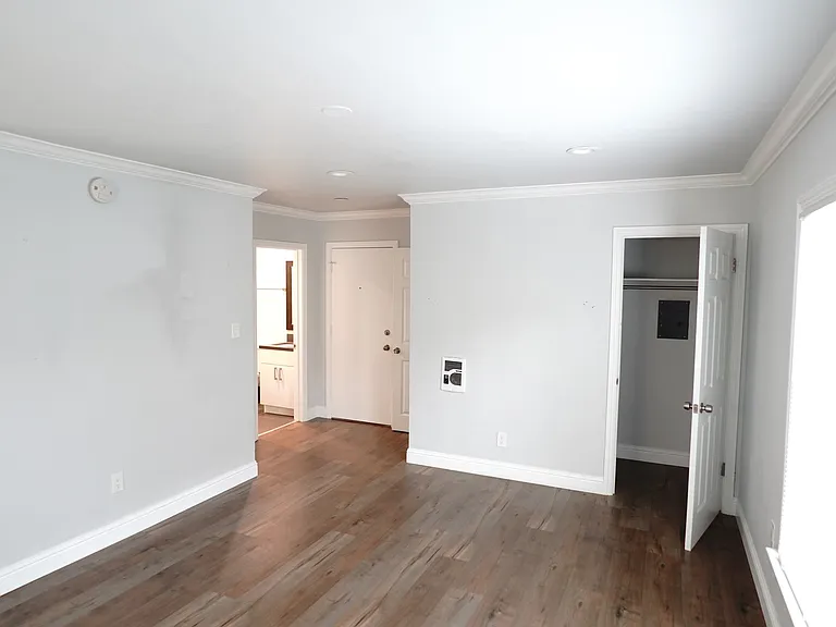 2912 14th Ave — Photo 4