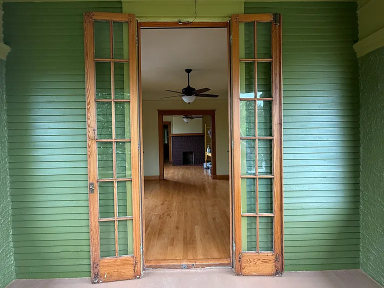 2225 Dante St — Photo 9