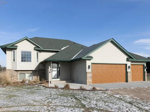 8702 275th St, Chisago City, MN 55013