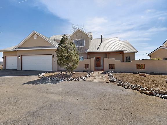 2nd image of 2516 Nogales Rd NE