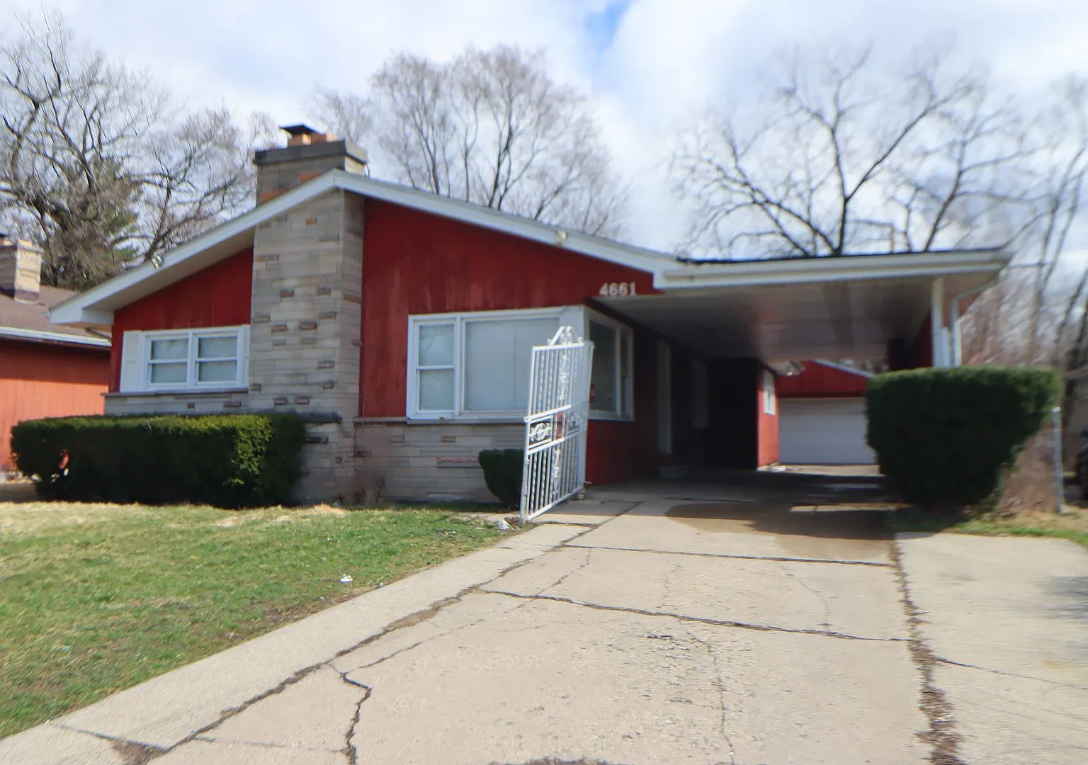 Gorgeous 3 Bedroom, 2 Bathroom Home — Photo 2