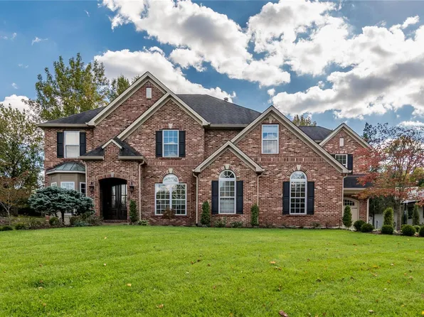 6 Bon Hills Dr, Saint Louis, MO 63132