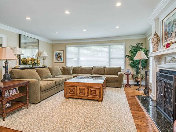 4th image of 18 Briarcliff Pl