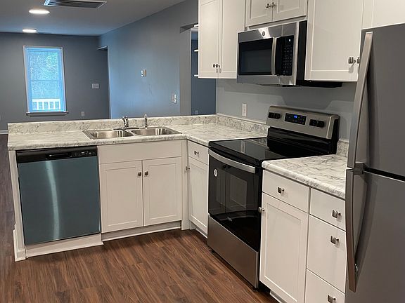 3rd image of 306 Delaware St