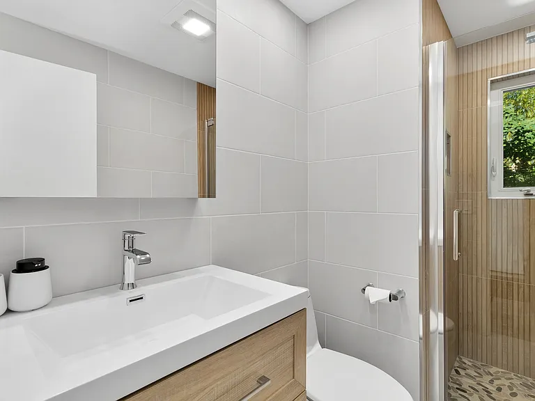 27 Montauk Ave — Photo 25