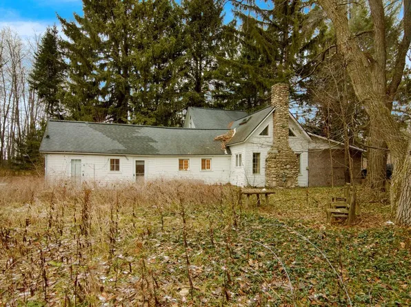11044 S Fredrickson Rd, Empire, MI 49630