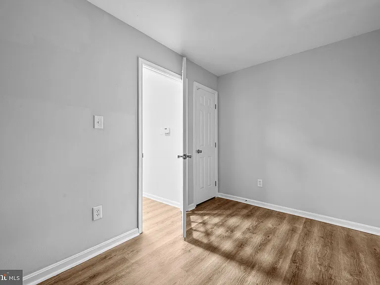 2035 S Glebe Rd — Photo 33