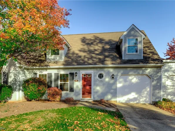 127 Bayberry Ln, Bedford, OH 44146