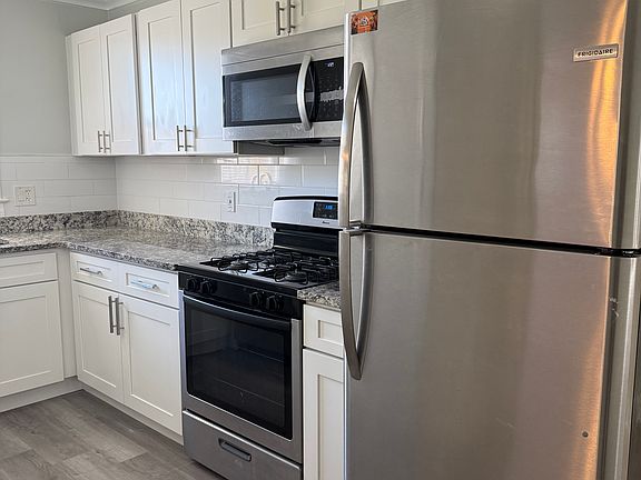 3rd image of 1600 Maryland Ave