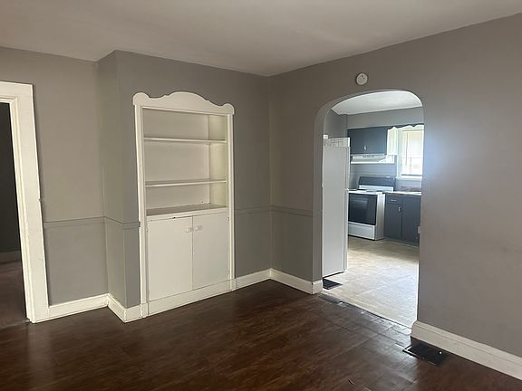 4th image of 1728 Lexington Ave