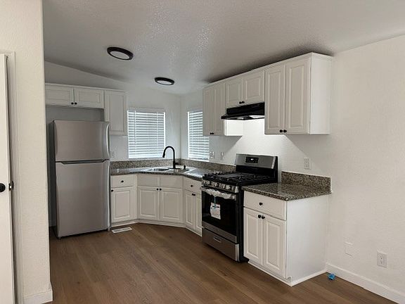 4th image of 8391 San Fernando Rd #34bf19000