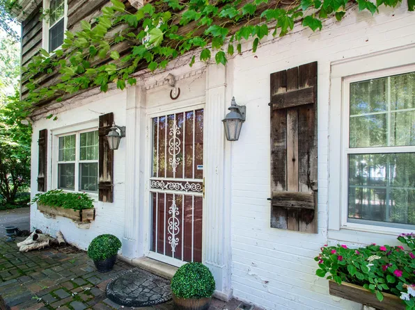 5908 N Elm Ln, Peoria, IL 61614