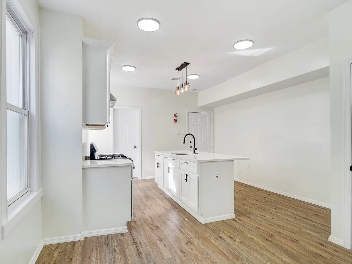 Building Photo - 74 Winthrop St #1