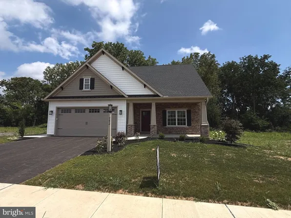 242 Parkside Pl, Lancaster, PA 17602