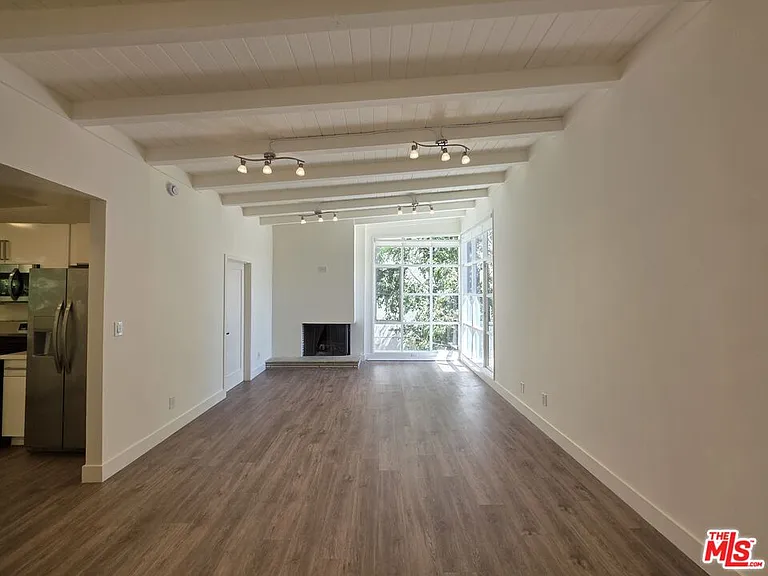 1635 S Beverly Glen Blvd #6 — Photo 28