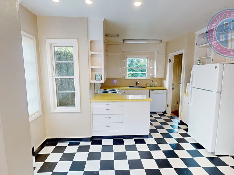 3935 NE 74th Ave — Photo 5