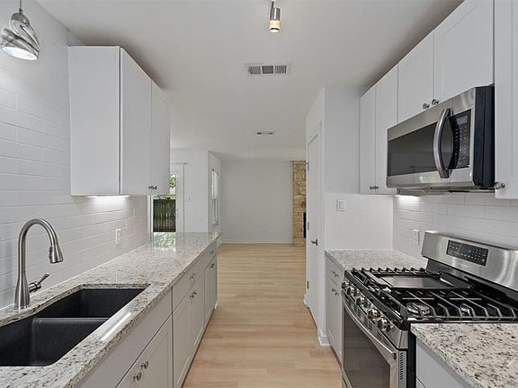 3rd image of 8907 Creekmont Cv