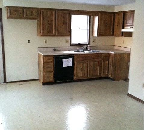 5th image of 853 Willowood Dr W
