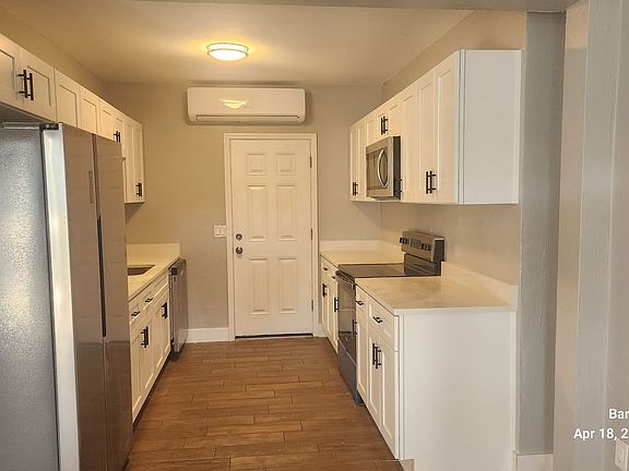4th image of 126 W Gardiner Ct #2