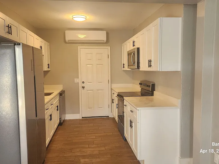 126 W Gardiner Ct — Photo 4