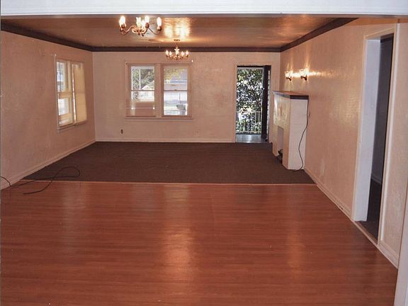 3rd image of 2211 N Minnie Ln