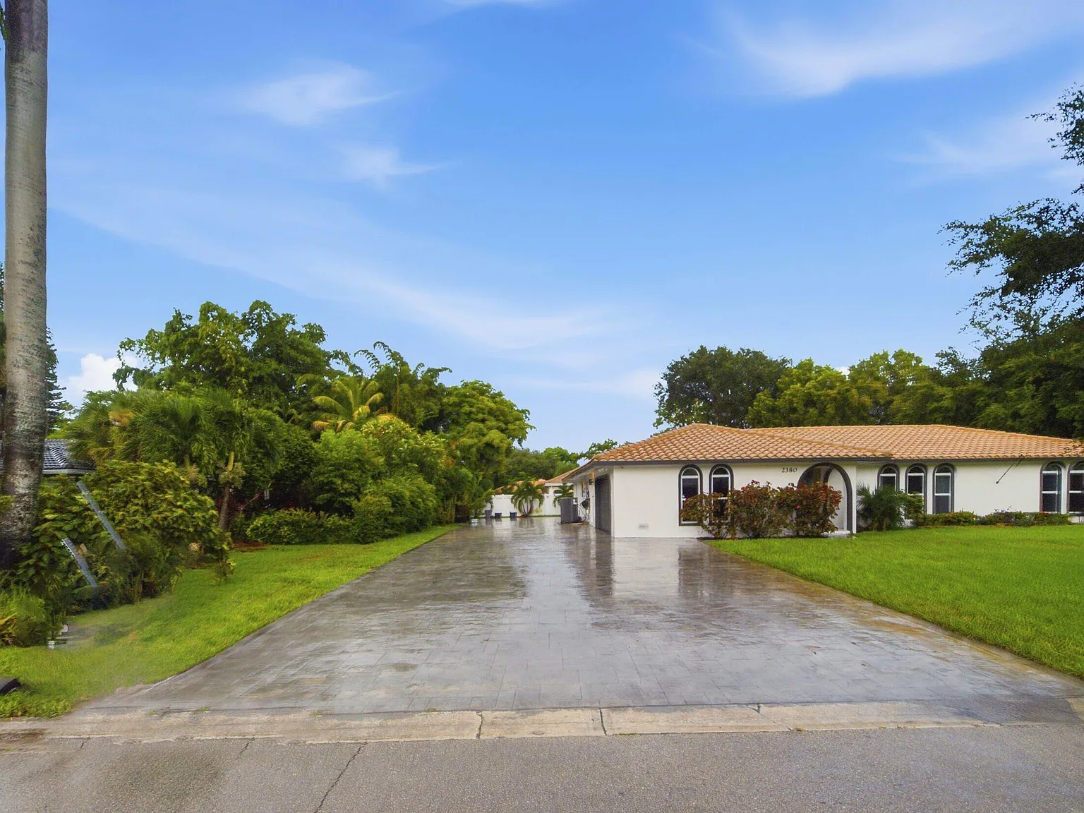 4 bed, 2.0 bath, 2447 sqft, $4,500 — Photo 3