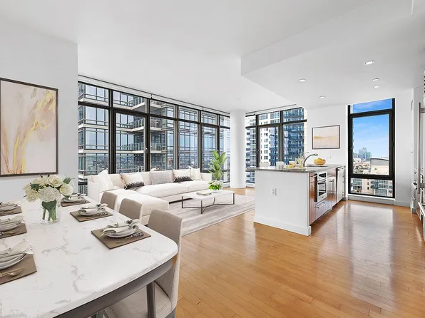 1 Northside Piers APT 21B, Brooklyn, NY 11249