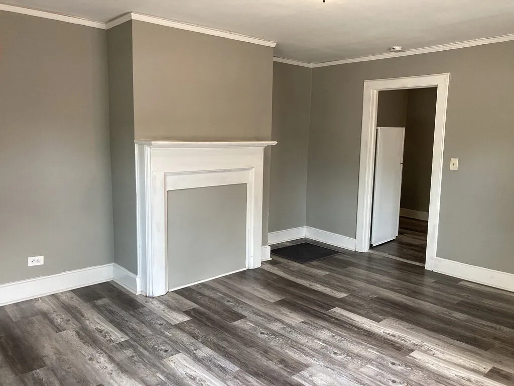 3 bed, 1.0 bath, $1,300 — Photo 2