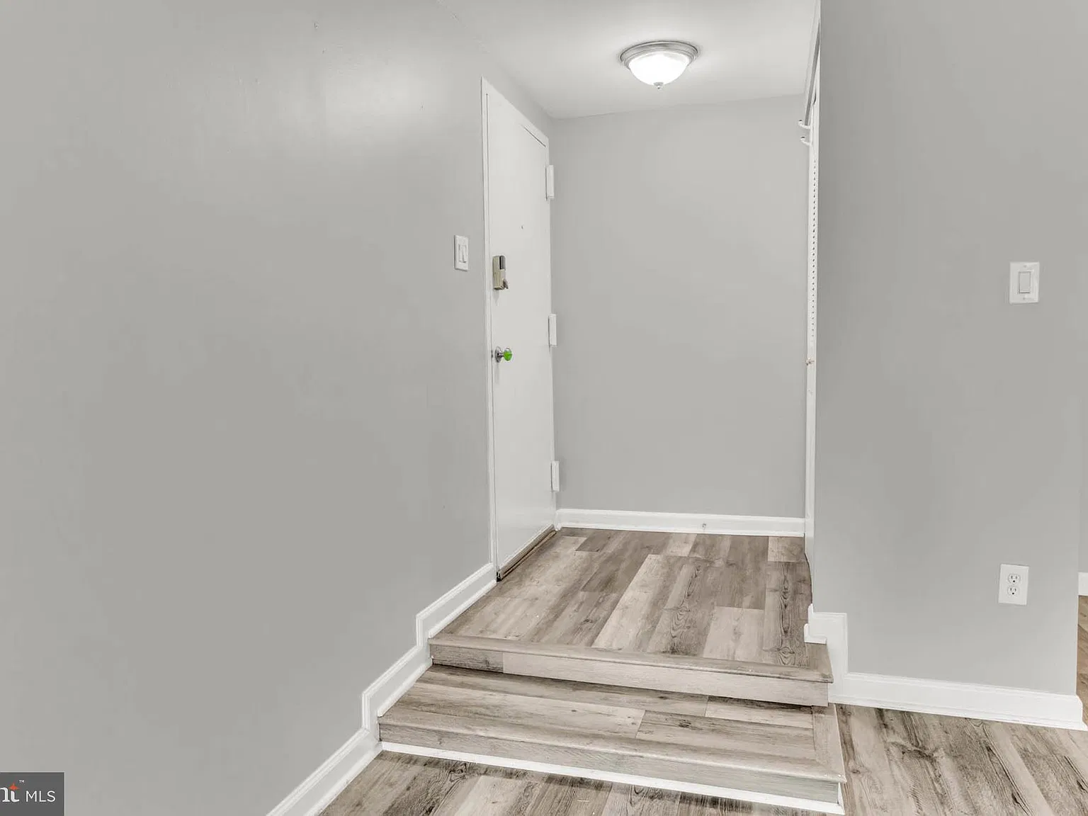 3 bed, 2.0 bath, 1278 sqft, $2,850 — Photo 2
