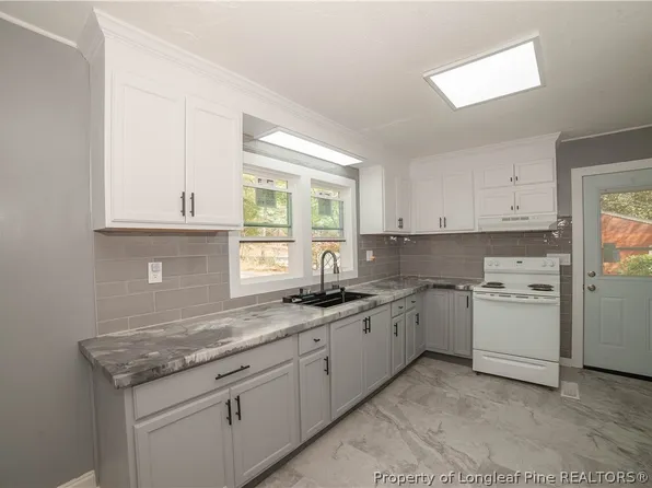 3502 Greenwood Dr, Fayetteville, NC 28311