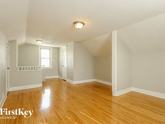 4th image of 2728 W 90th St
