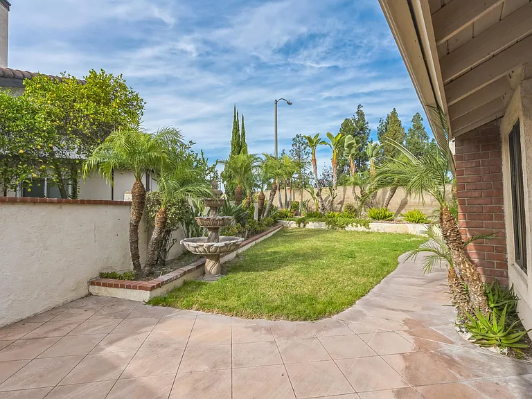 24321 Peacock St — Photo 3