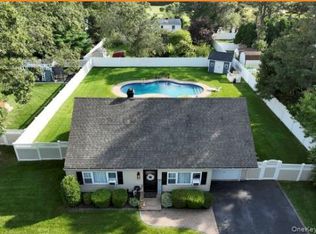 3 Lacebark Ln, Medford, NY 11763