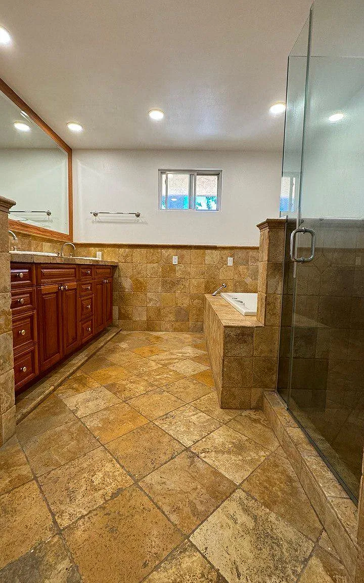 3 bed, 2436 sqft, $5,499 — Photo 4