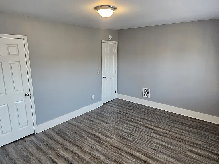 244 W Douglass St — Photo 28