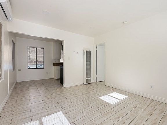 5th image of 4204-4212 Ingraham St