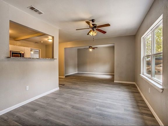 4th image of 2806 Poinsettia Dr
