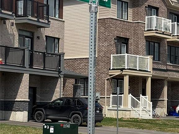 3rd image of 95 Norwich Cres