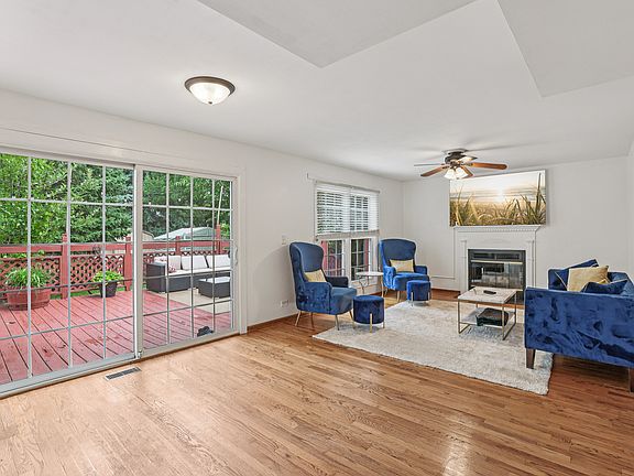 5th image of 3261 Gresham Ln E
