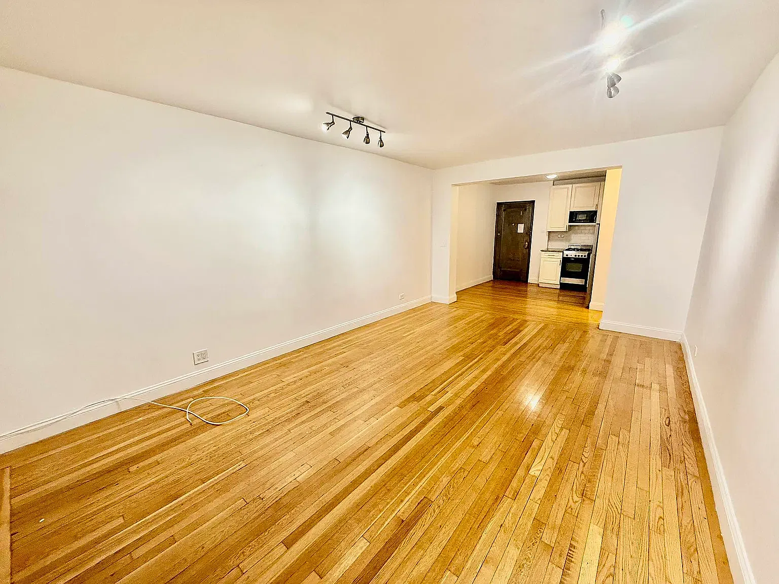350 East 54th Street — Photo 2