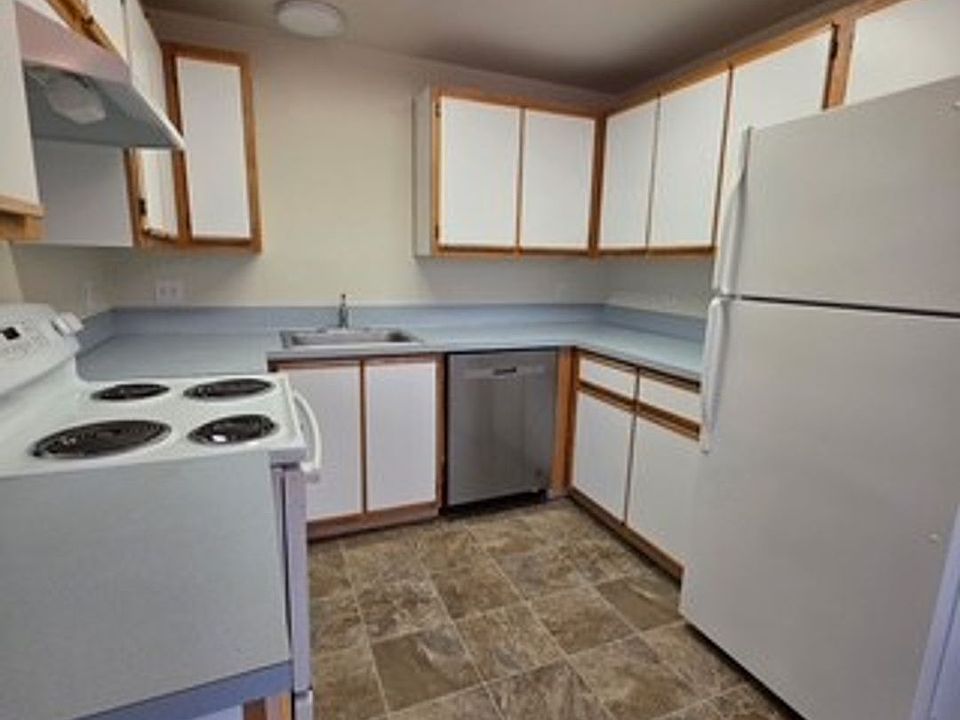 1st image of 302-308 & 330 344th NE #340