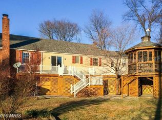 7433 Masonville Dr, Falls Church, VA 22042