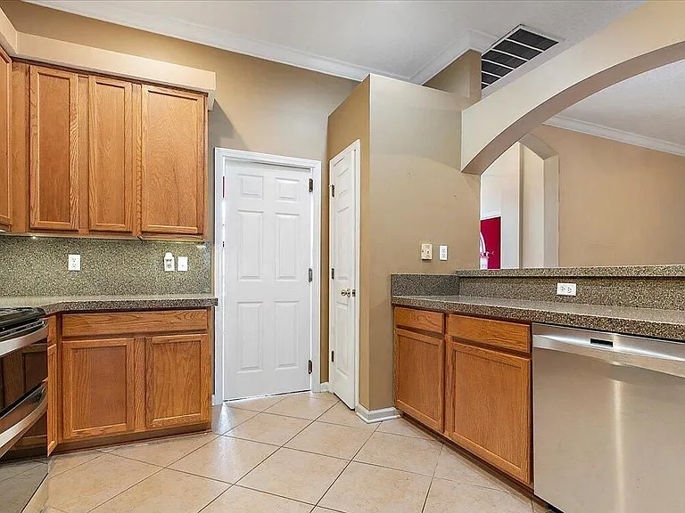 1252 Woodchurch Ln — Photo 12