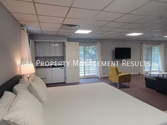 4th image of 1100 Lincoln Ave