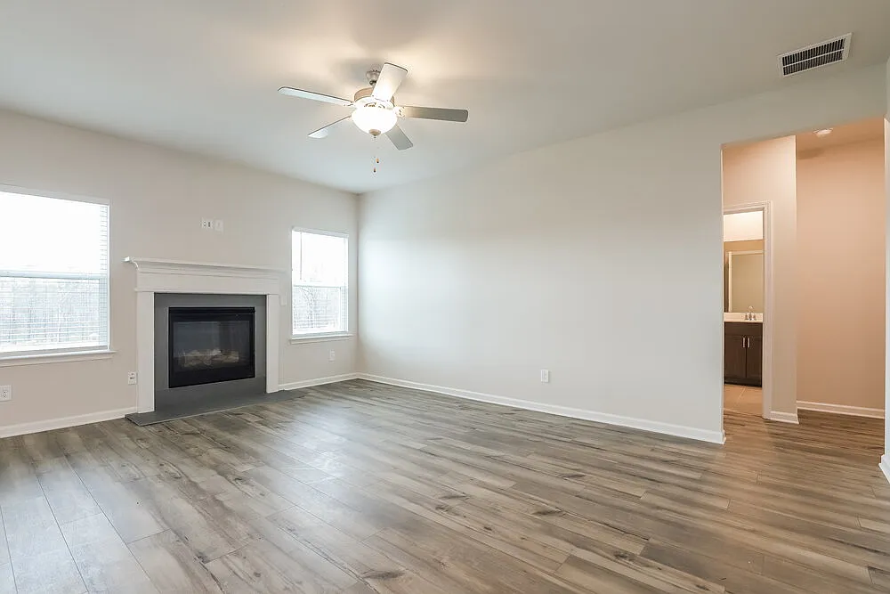 5 bed, 3.0 bath, 2674 sqft, $3,670 — Photo 4