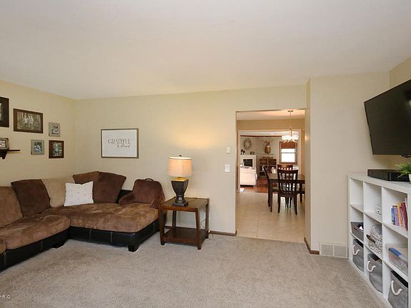 5th image of 11042 8th Ave NW